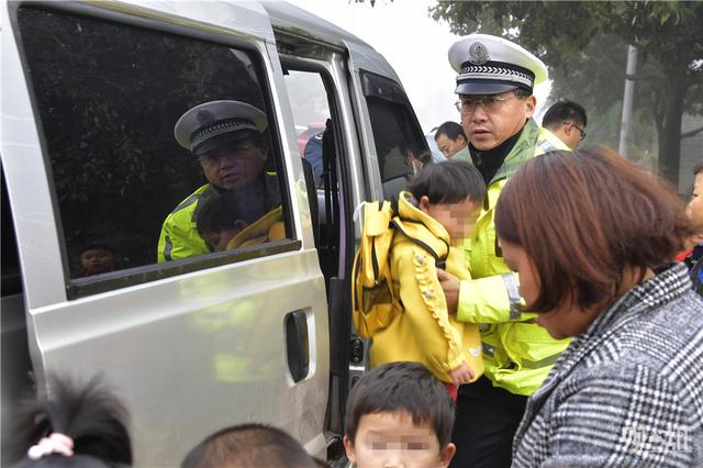 观山湖区多部门联合执法 整治打击“黑校车”